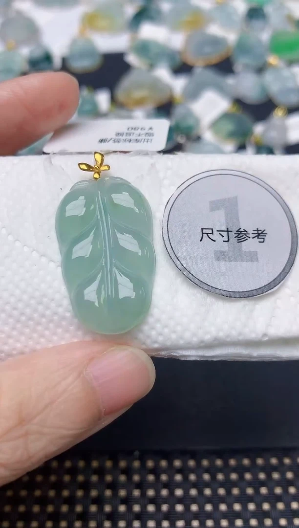 颈饰18K金镶嵌翡翠天然缅甸A货翡翠