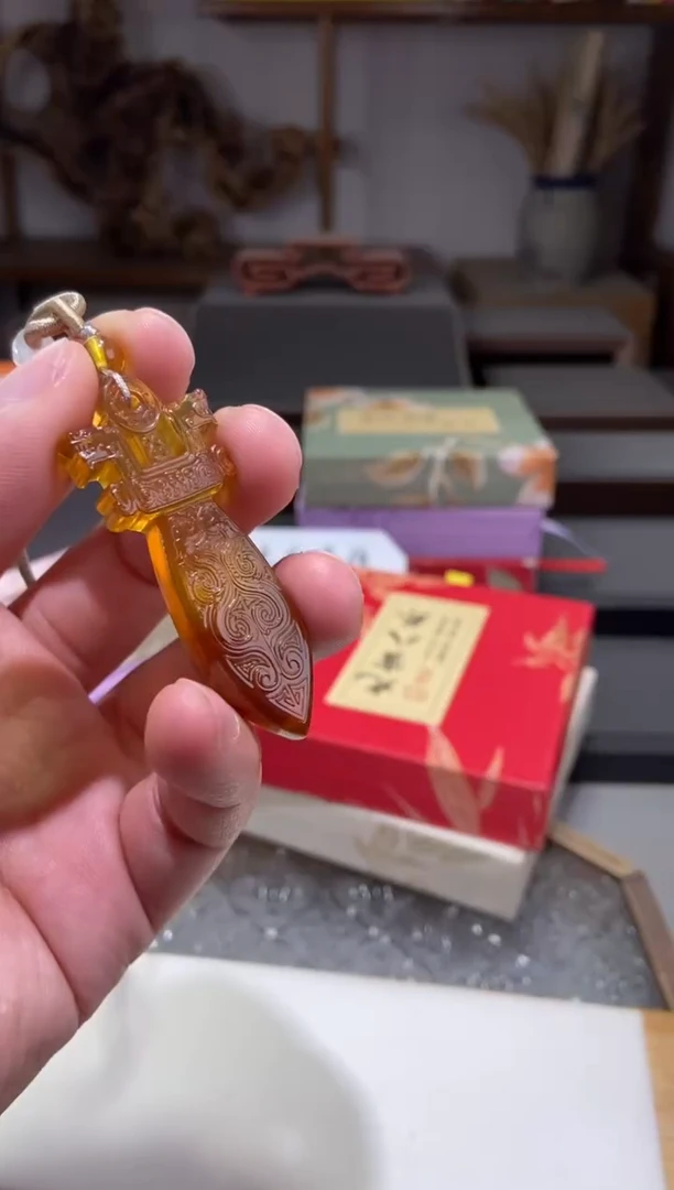 琥珀颈饰未镶嵌智慧剑