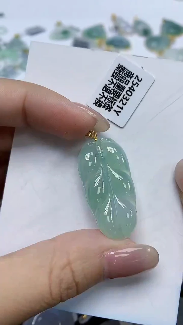 翡翠18K金镶嵌颈饰天然缅甸翡翠A货