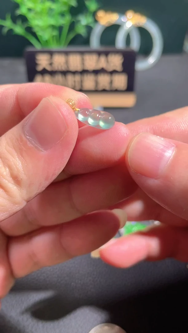 翡翠18K金镶嵌颈饰翡翠