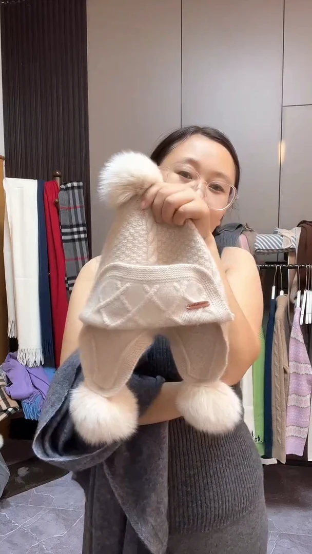 山羊绒三个毛球青绒色