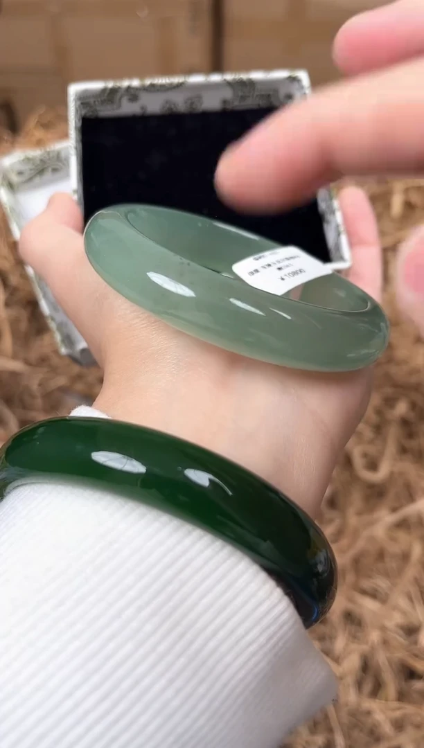 未镶嵌手镯石英质玉编码D653