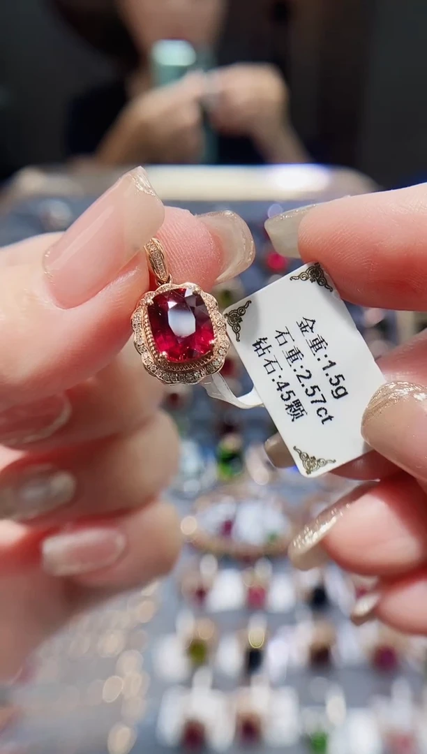 18K金镶嵌颈饰碧玺2.57.