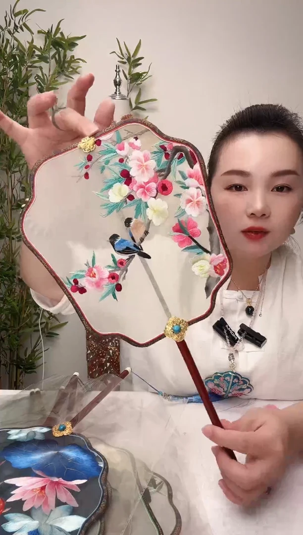 刺绣双面团扇绣花