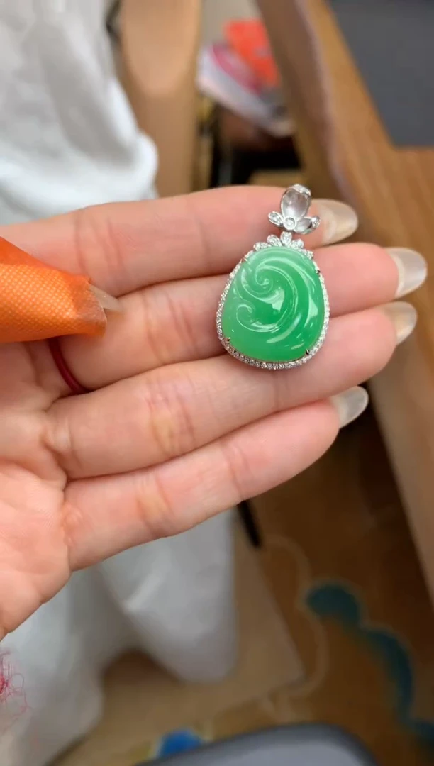 【闪购商品】翡翠颈饰18K金镶嵌如意