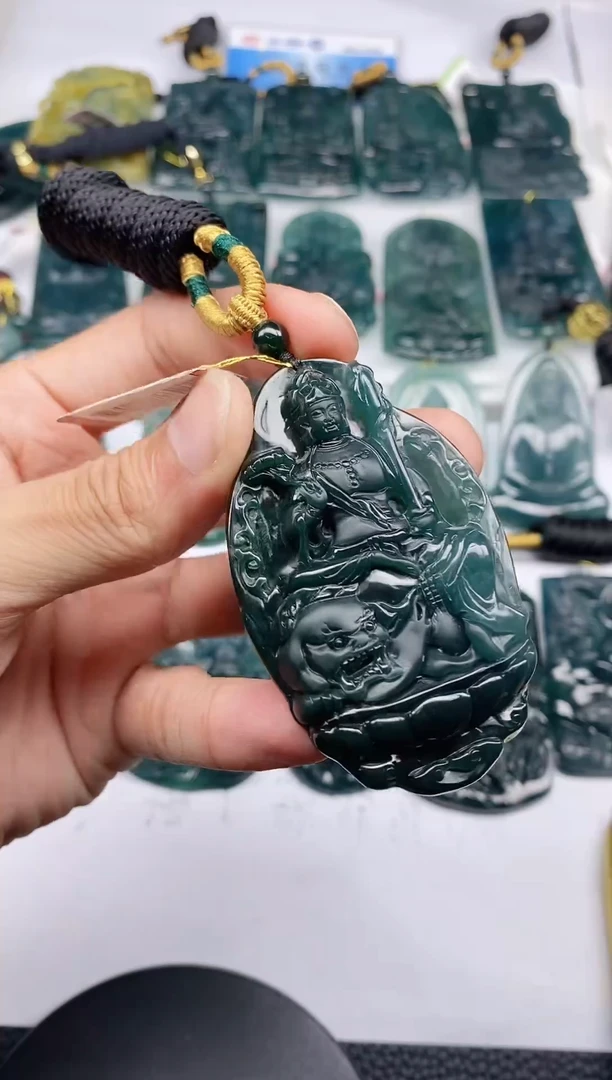 颈饰未镶嵌翡翠