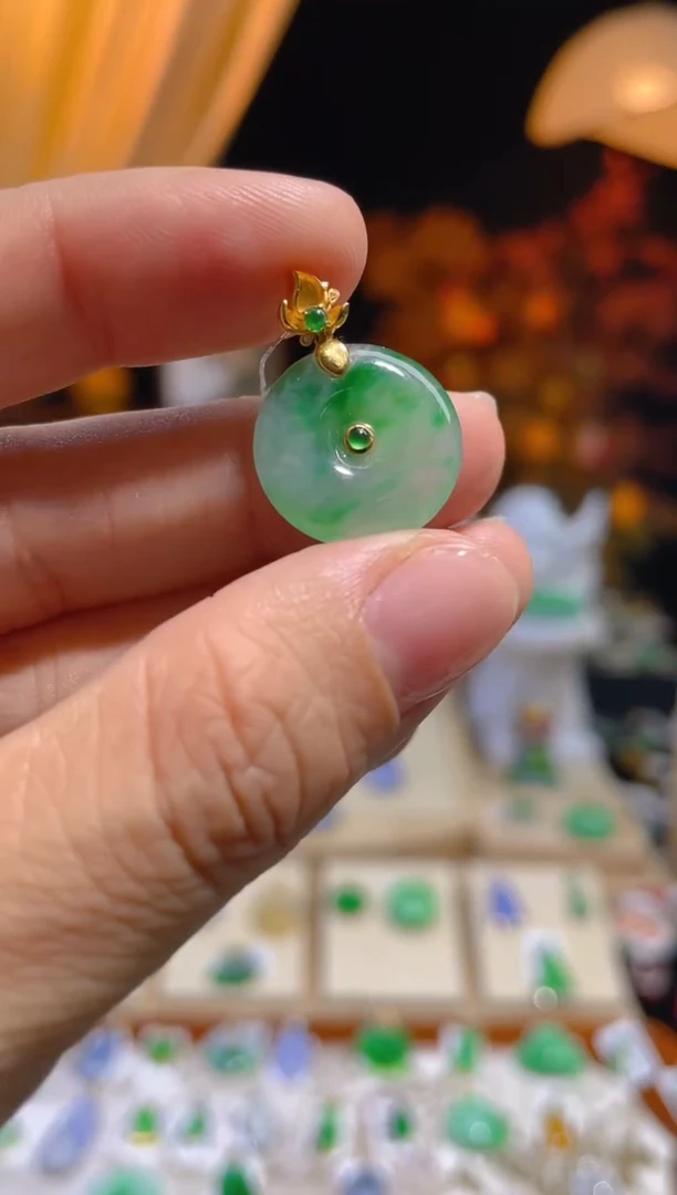 【闪购商品】翡翠颈饰18K金镶嵌假一赔三