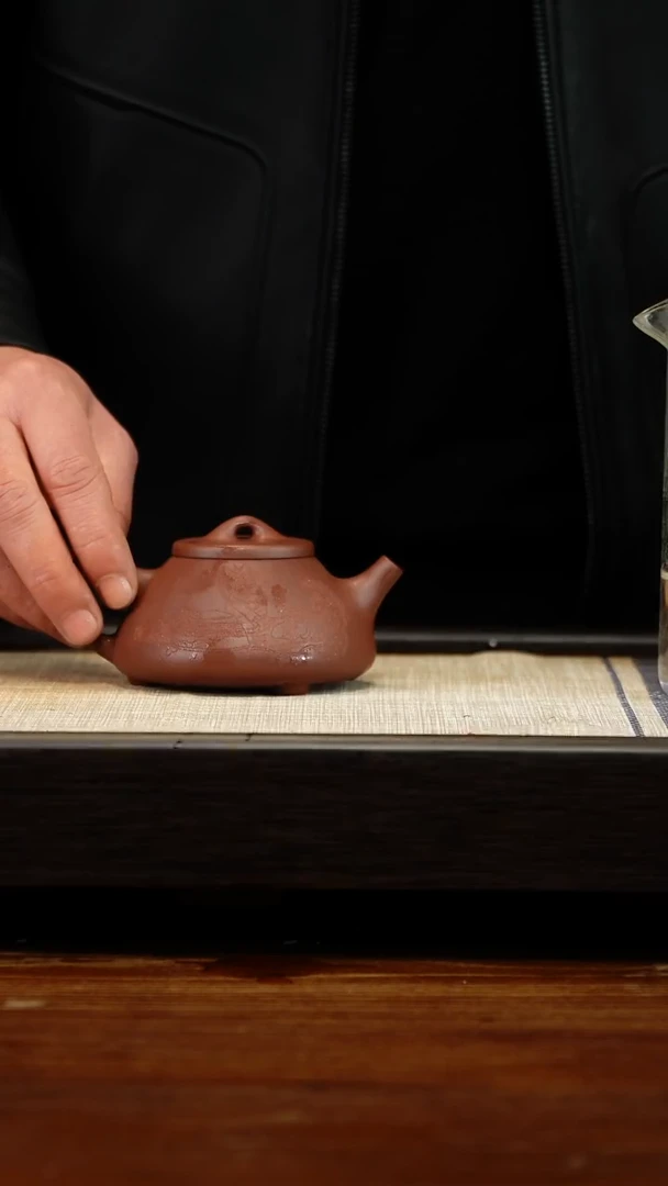 茶壶紫砂刻绘子冶