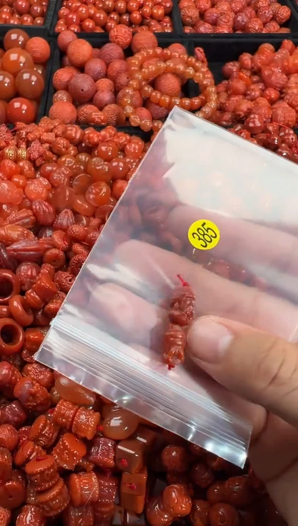 南红玛瑙未镶嵌颈饰1