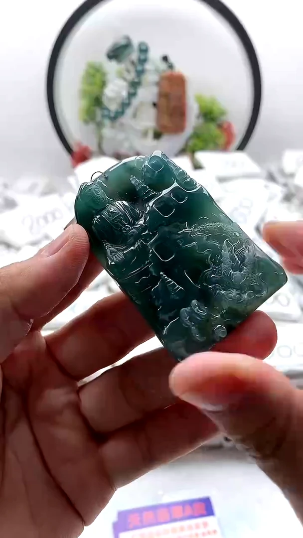 翡翠未镶嵌颈饰阿弥陀佛
