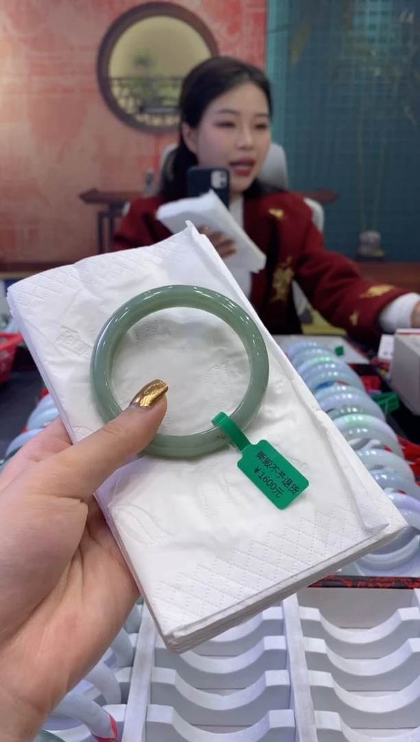 【闪购商品】翡翠手镯未镶嵌多人18060