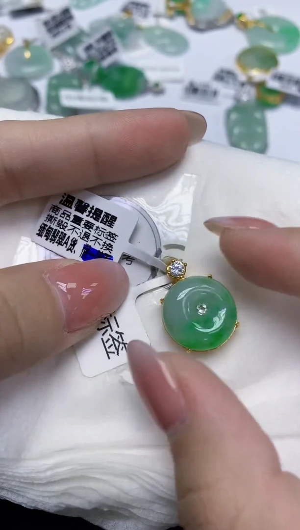 颈饰未镶嵌翡翠天然缅甸翡翠A货多样性发一件