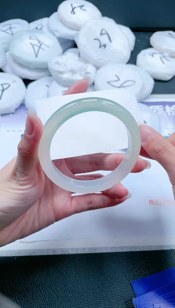 【闪购商品】石英质玉手镯未镶嵌22J161-60