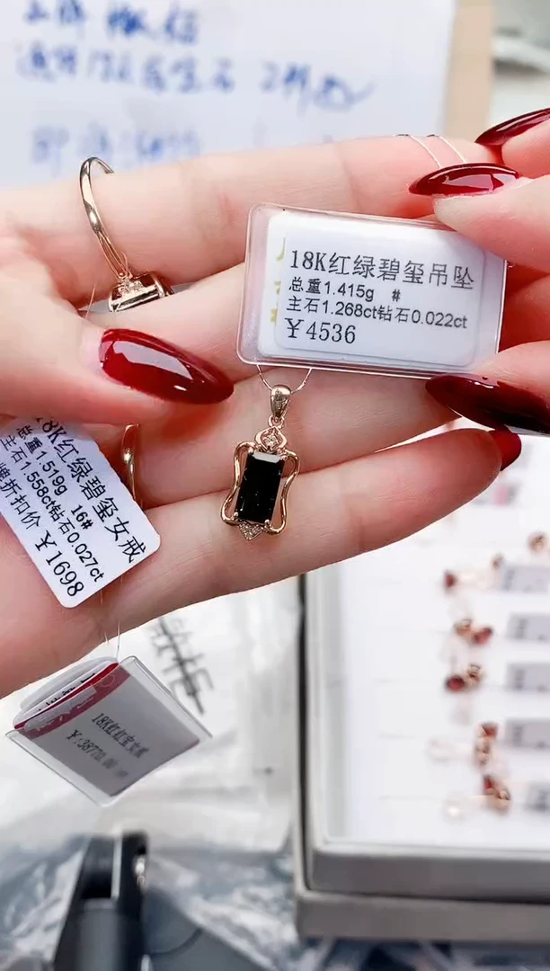 颈饰18K金镶嵌碧玺专柜-
