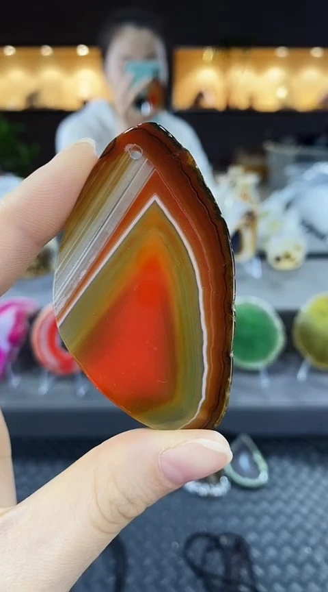 未镶嵌颈饰玛瑙/玉髓舟**鲜玛瑙