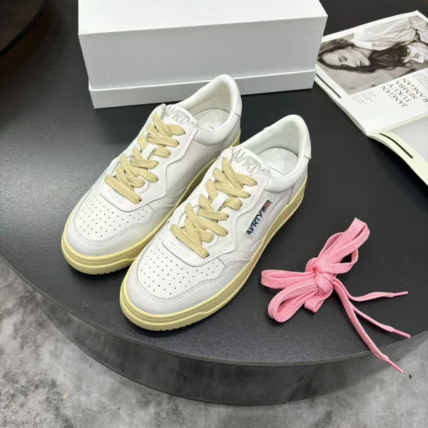 欧货高定2025新款时尚百搭系带休闲低帮板鞋