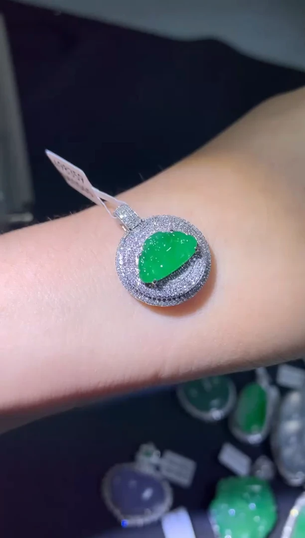 吊坠(不含链)18K金镶嵌翡翠吊坠