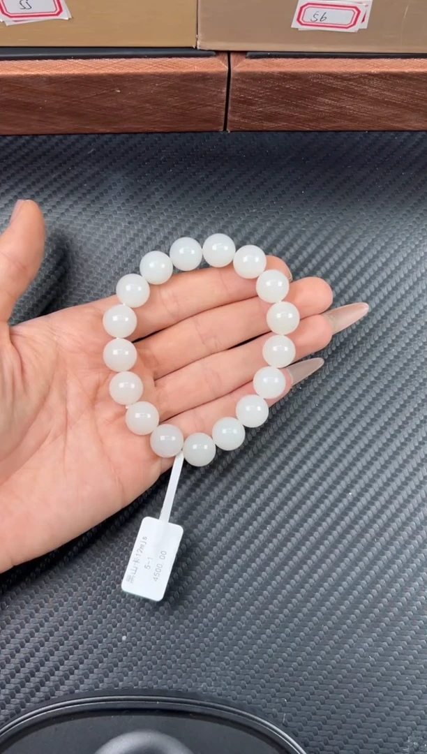 未镶嵌手串和田玉黑山微色差卡12J