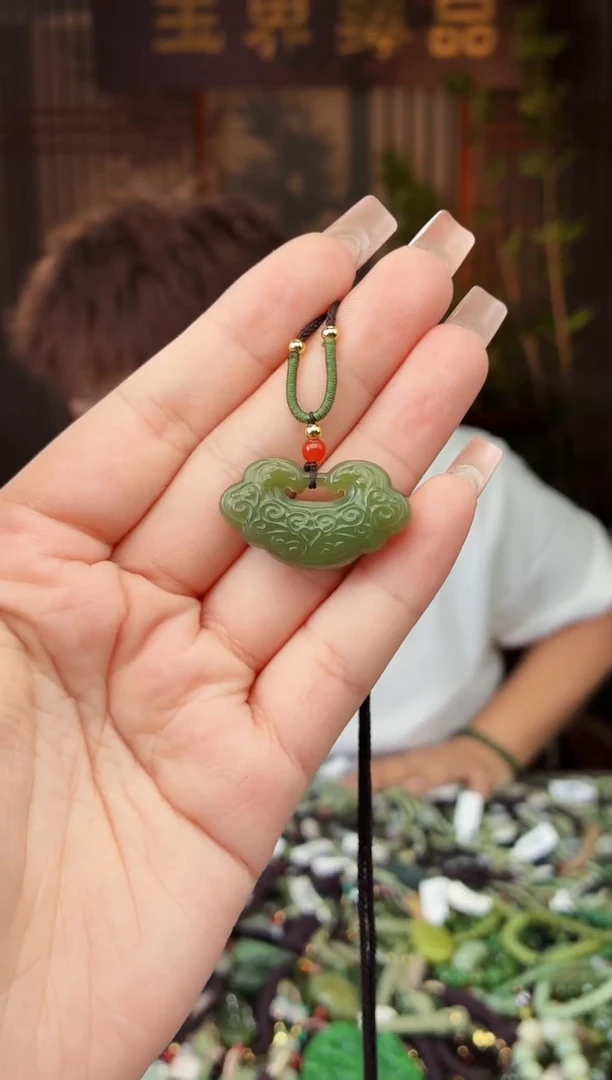 和田玉未镶嵌颈饰拍一发一