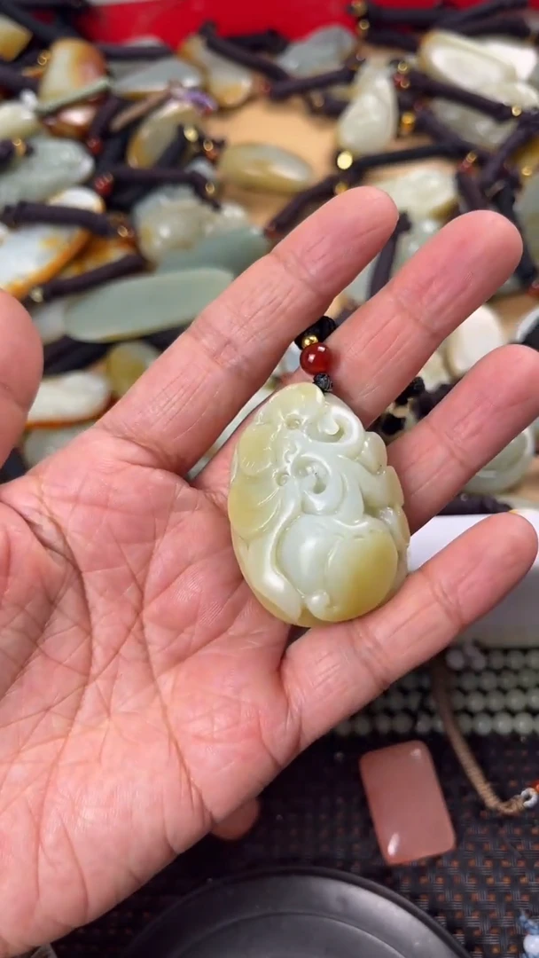 【闪购商品】和田玉颈饰未镶嵌多样性发货没有证书拍一发一有瑕