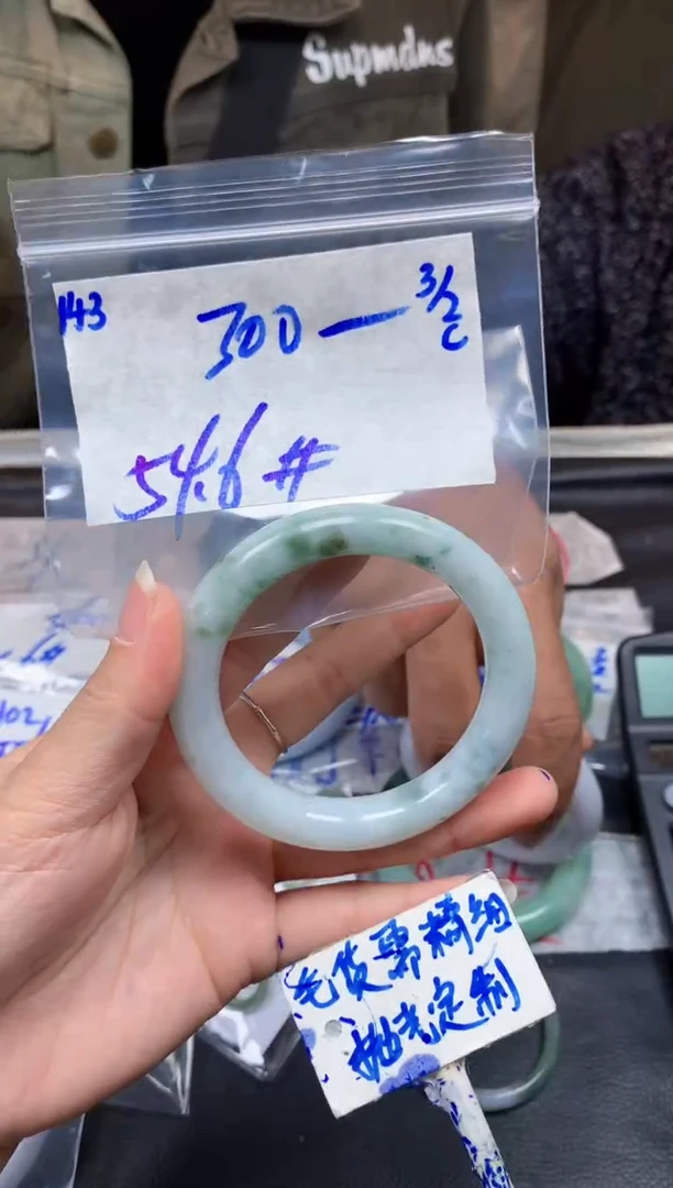 【闪购商品】定制翡翠未镶嵌143毛货需精细抛光手镯多样性拍一发一