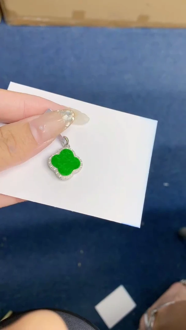 翡翠未镶嵌颈饰           1