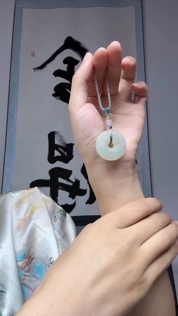 和田玉未镶嵌颈饰平安扣