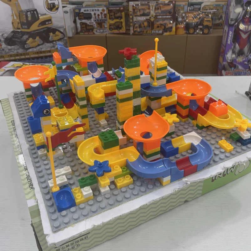 【艾】新款益智玩具六一礼物100颗粒积木款式随机（电商盒发货）