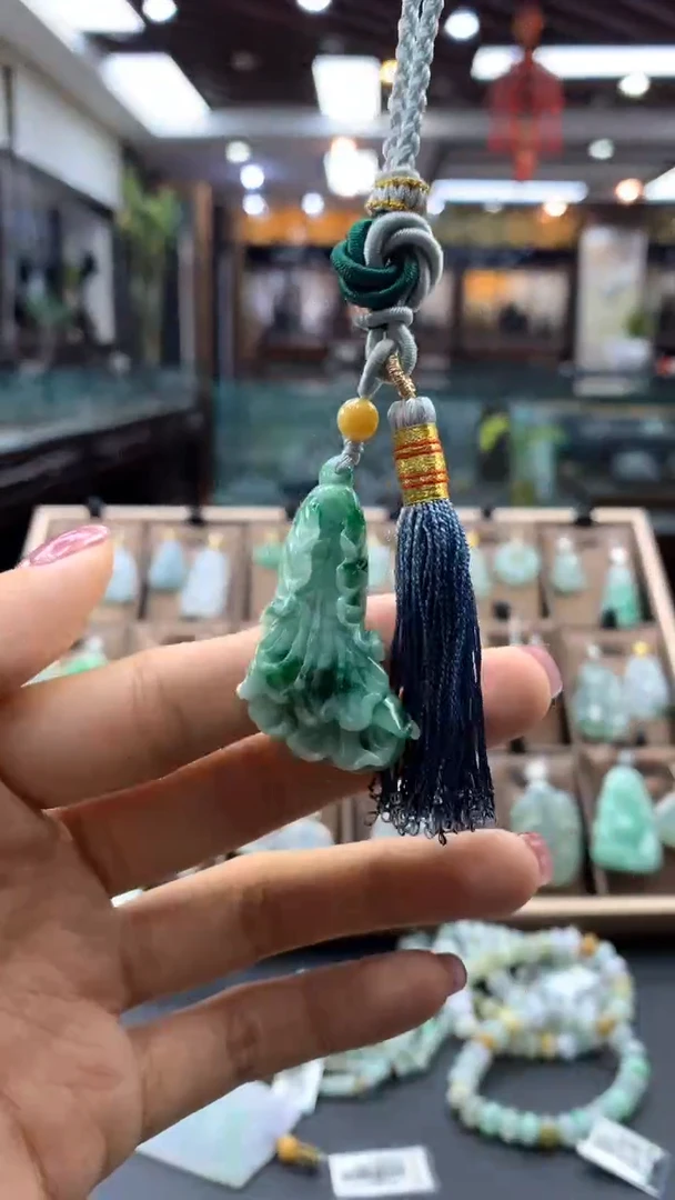 翡翠挂件未镶嵌白菜