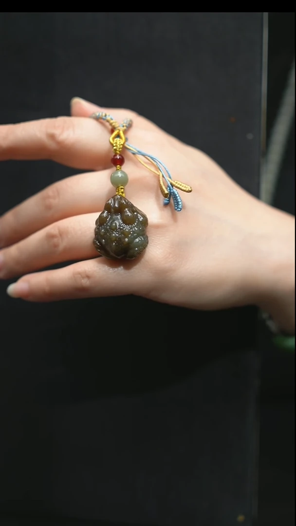 颈饰未镶嵌和田玉呱呱来吃