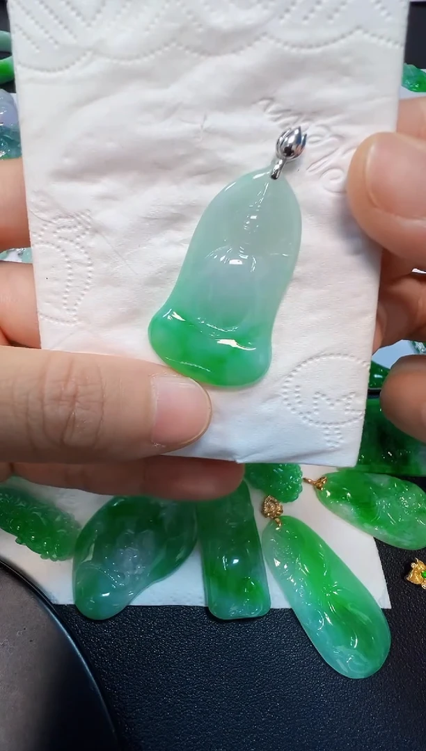吊坠(不含链)18K金镶嵌翡翠1280
