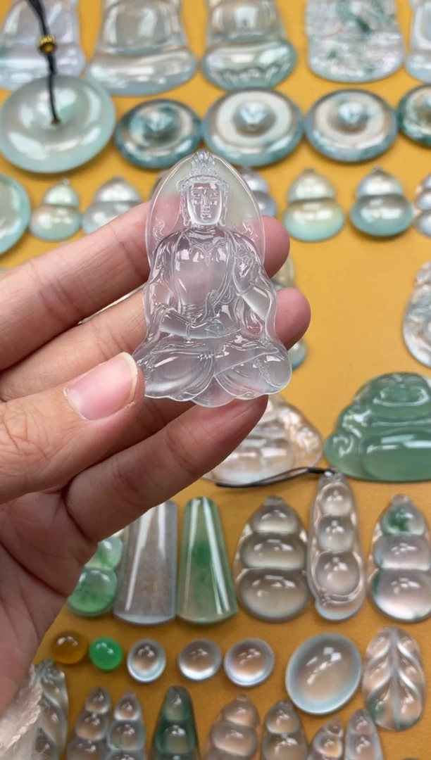 吊坠(不含链)未镶嵌翡翠27 观音 53 32.3 5.4