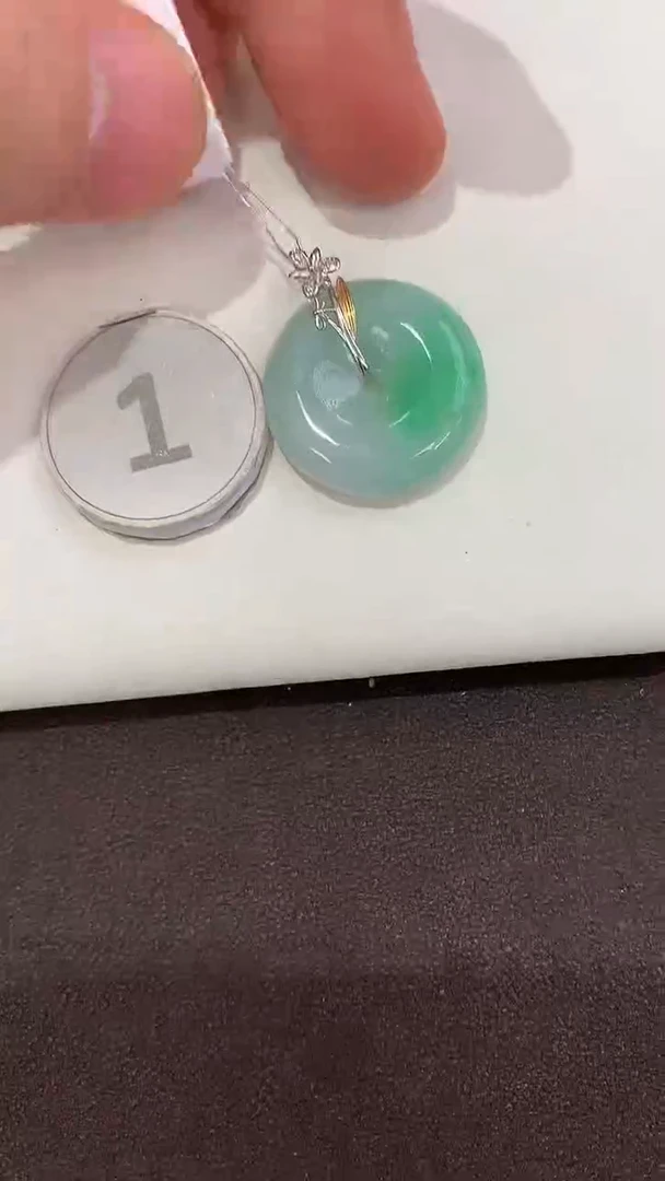 颈饰18K金镶嵌翡翠天然缅甸a货翡翠