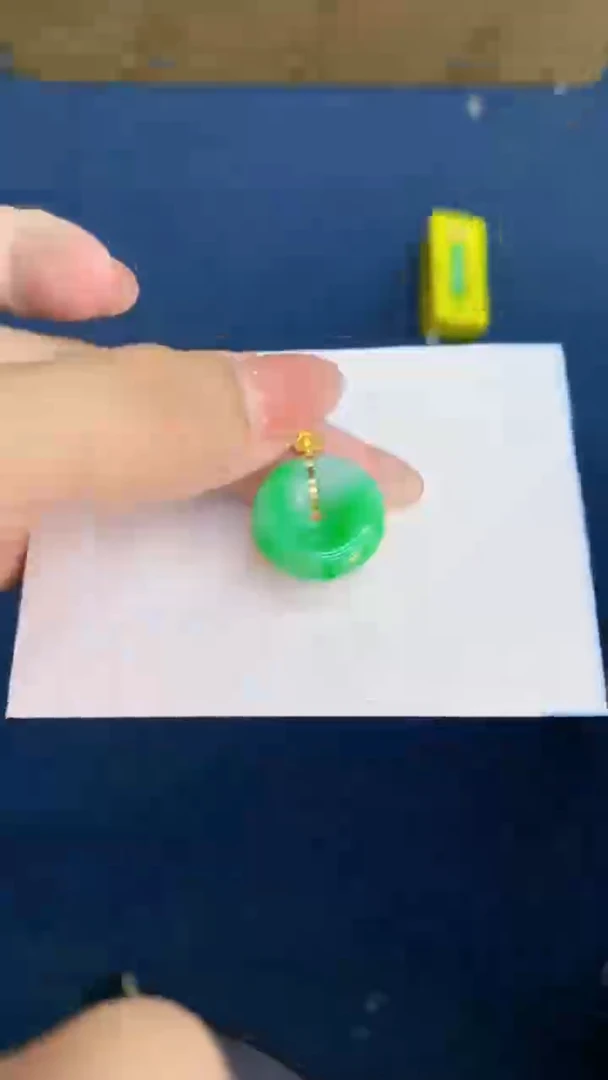 翡翠18K金镶嵌颈饰           1