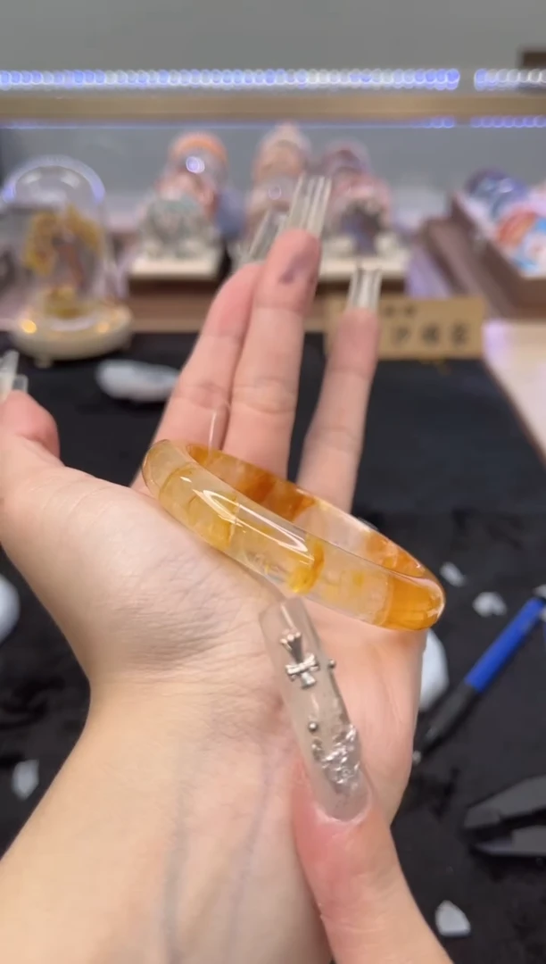 水晶手镯未镶嵌54圈口