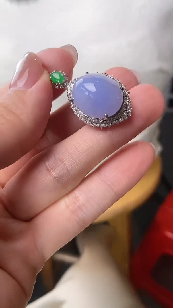 吊坠(不含链)18K金镶嵌翡翠蛋面