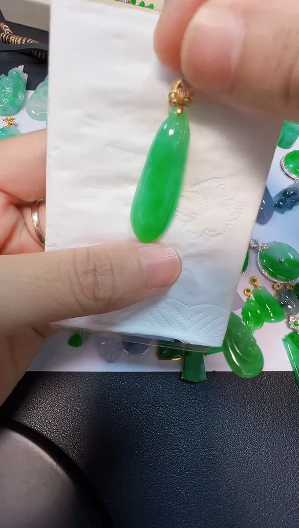 吊坠(不含链)18K金镶嵌翡翠2800