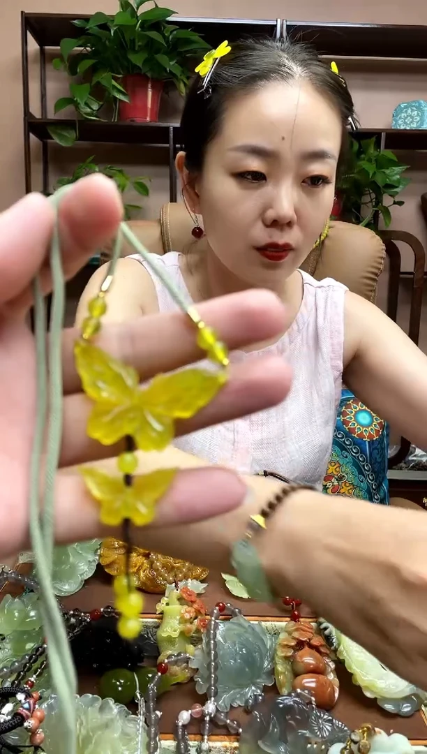 未镶嵌岫玉吊坠揽*珠·