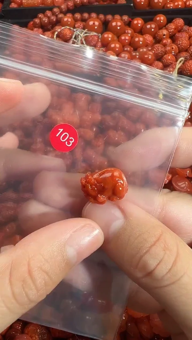 颈饰未镶嵌南红玛瑙1