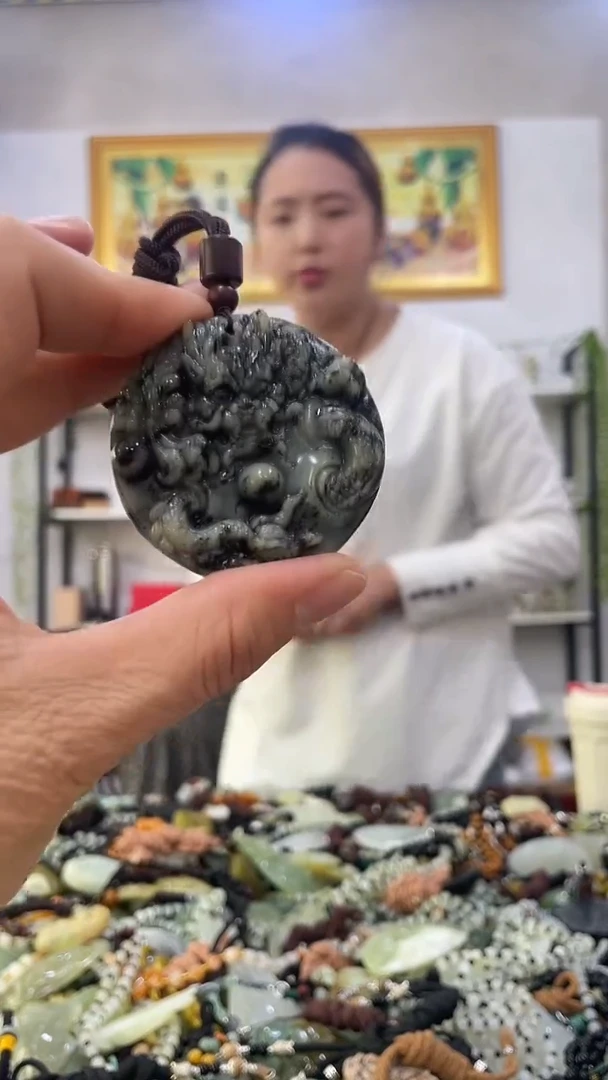 未镶嵌蛇纹石玉挂件