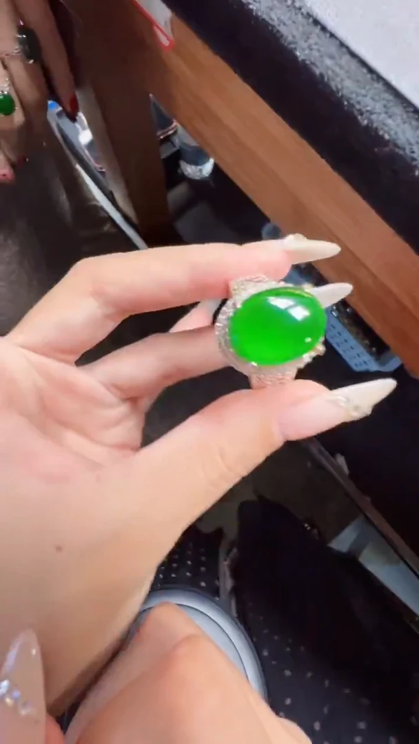 未镶嵌定制翡翠翡翠A货有轻微色差属于正常现象，蛋面多样性发货1