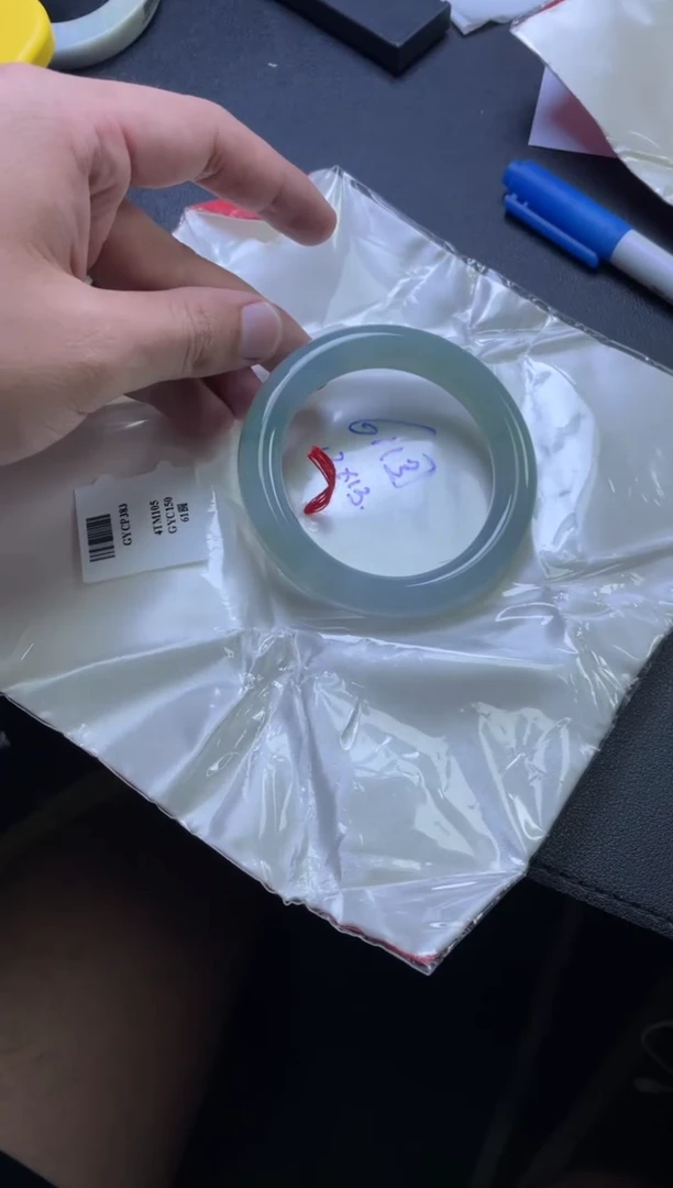 未镶嵌手镯翡翠做****师翡翠手镯一件