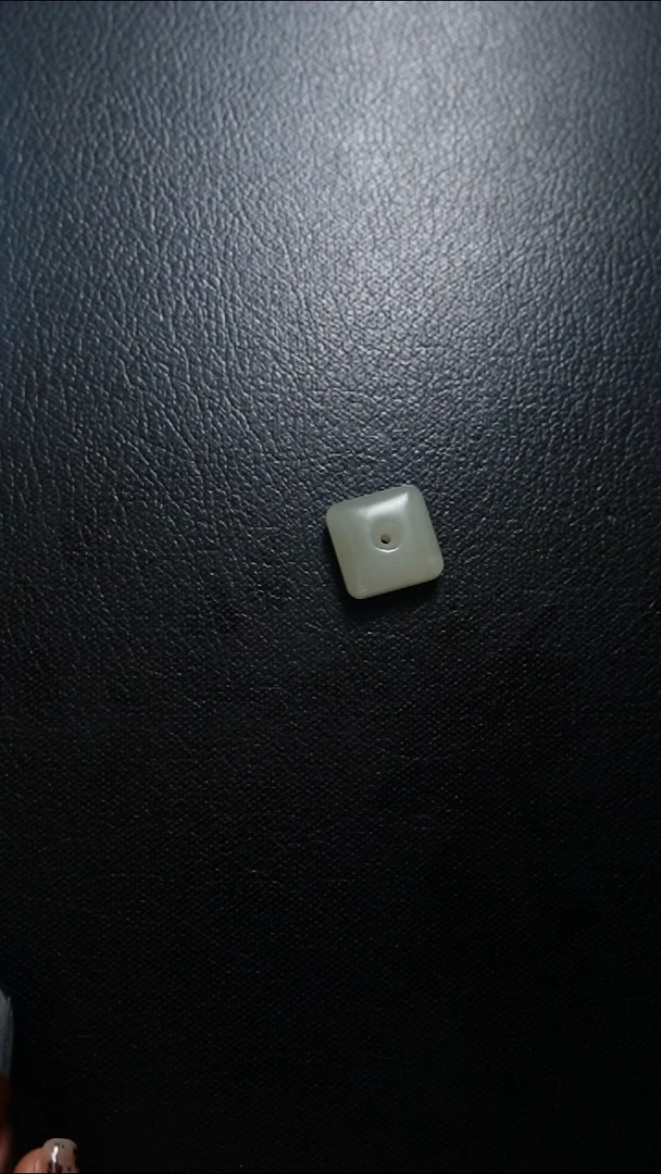 颈饰未镶嵌和田玉平安扣