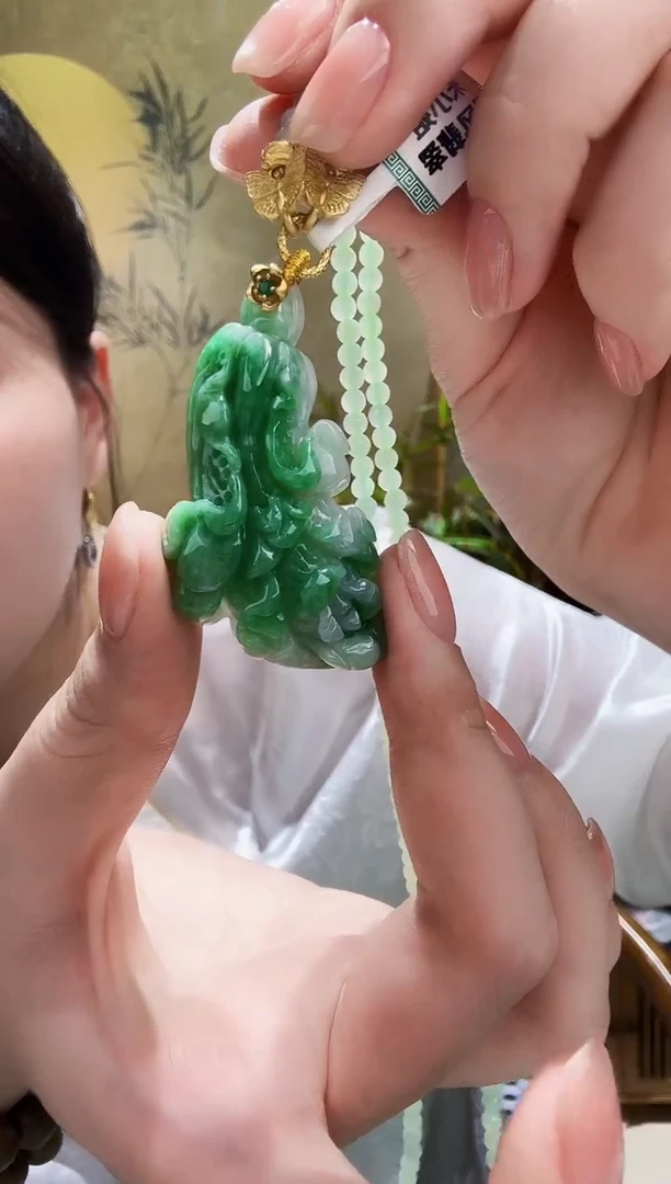 颈饰未镶嵌翡翠吊坠