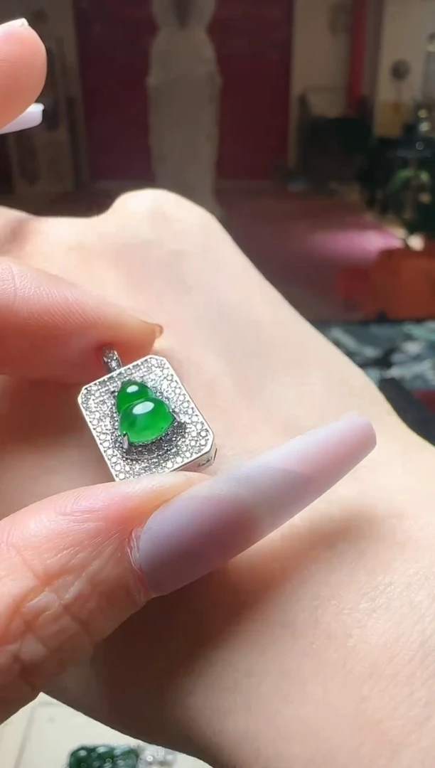 【闪购商品】翡翠吊坠(不含链)未镶嵌翡翠