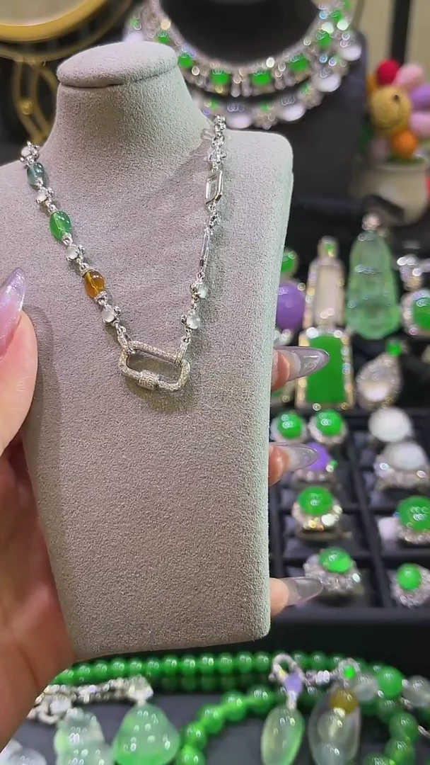 颈饰18K金镶嵌翡翠万能链