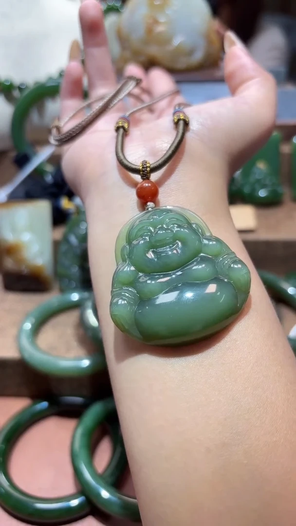 颈饰未镶嵌和田玉（碧玉）1