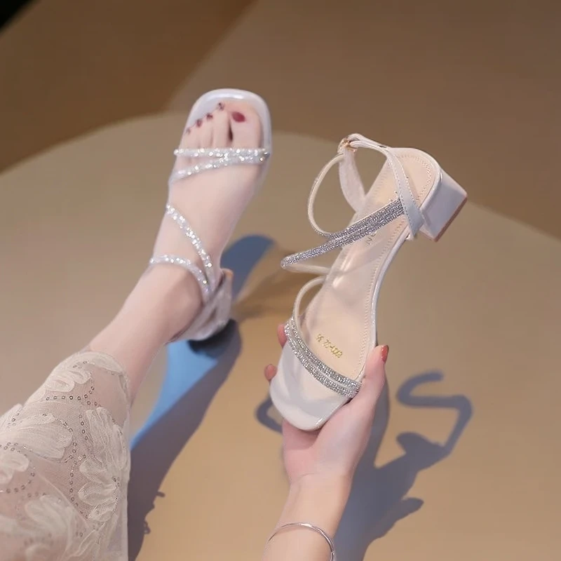 百搭水钻凉鞋女粗跟低跟女鞋外穿仙女风夏季百搭2025法式新款凉鞋