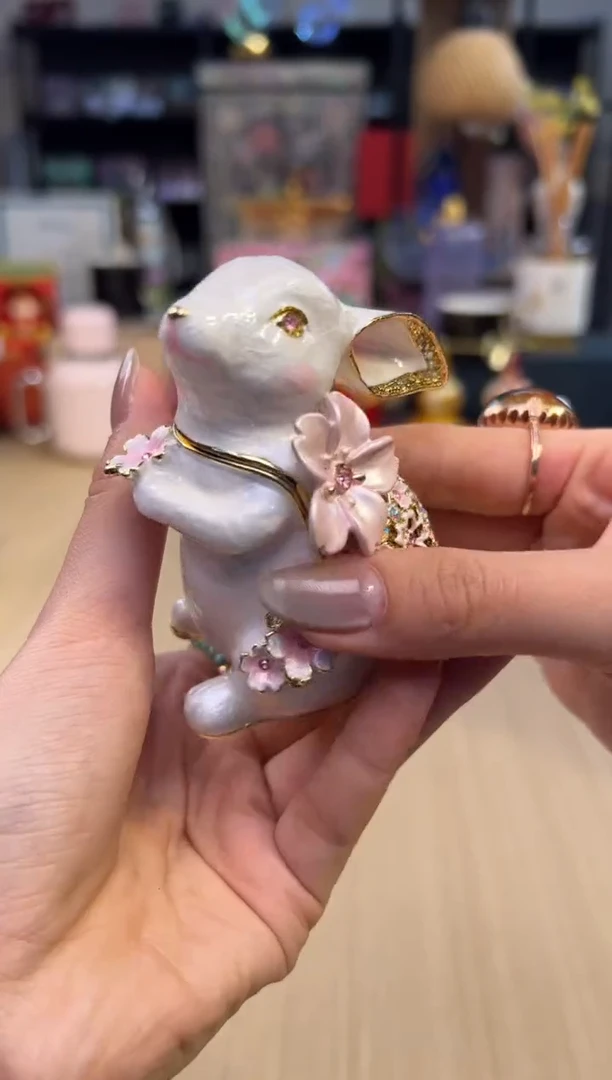 234七宝镂空樱花兔