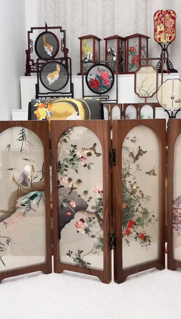 扇子苏绣作品手工摆台